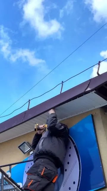 Montaż podbitki PCV.